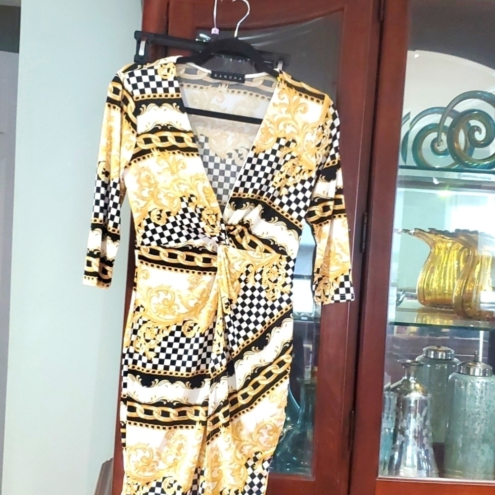Sabora DRESS WHITE WITH BLACK AND GOLD PATTERNS MEDIUM